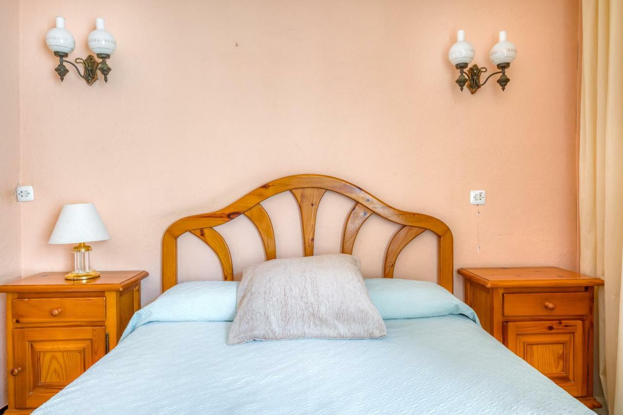 Hostal Restaurante El Roser L' Escala Exteriér fotografie