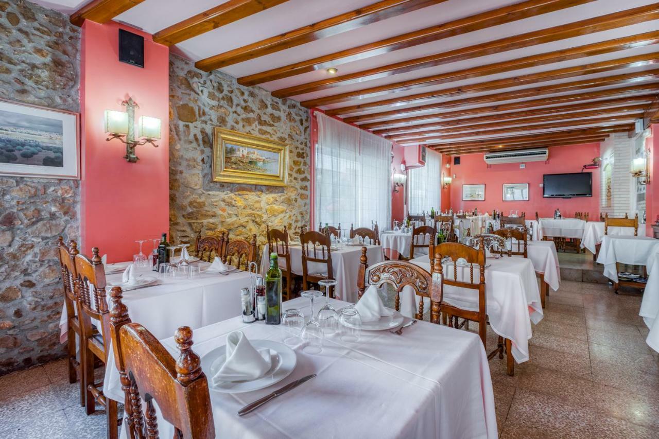 Hostal Restaurante El Roser L' Escala Exteriér fotografie