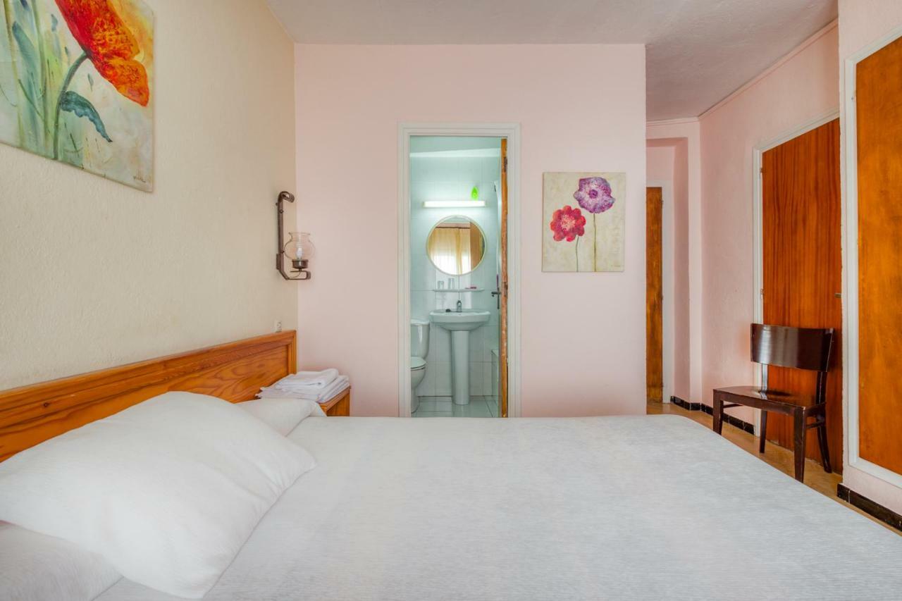 Hostal Restaurante El Roser L' Escala Exteriér fotografie