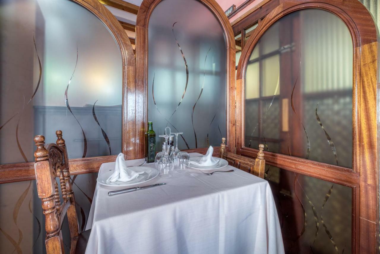 Hostal Restaurante El Roser L' Escala Exteriér fotografie